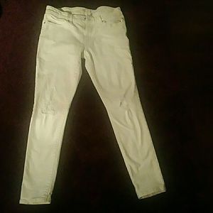 White distressed skinny Levi jeans